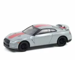 2016 Nissan GT-R (R35), Pearl White And Red - Greenlight 28080D/48 - 1/64 Scale Diecast Car
