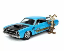 ModelToyCars 1970 Plymouth Road Runner W/Wile E. Coyote Figure, Looney Toons - Jada Toys 32038, 1/24 Diecast Car