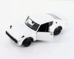 1973 Nissan Skyline 2000 GT-R KPGC110, White - Maisto 34528 - 1/24 Scale Diecast Model Toy Car