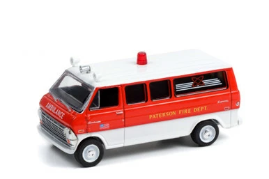 1970 Ford Econoline Bus, Red With White - Greenlight 67020A/48 - 1/64 Scale Diecast Model Toy Car 3 1970 Ford Econoline Bus, Red With White - Greenlight 67020A/48 - 1/64 Scale Diecast Model Toy Car