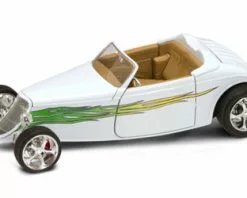 Lucky Road Signature 1933 Ford Convertible, White - Road Signature 92838 - 1/18 Scale Diecast Model Toy Car