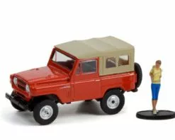 Greenlight 1975 Nissan Patrol And Backpacker Figurine, Orange And Tan - 97120A/48 - 1/64 Scale Diecast Car